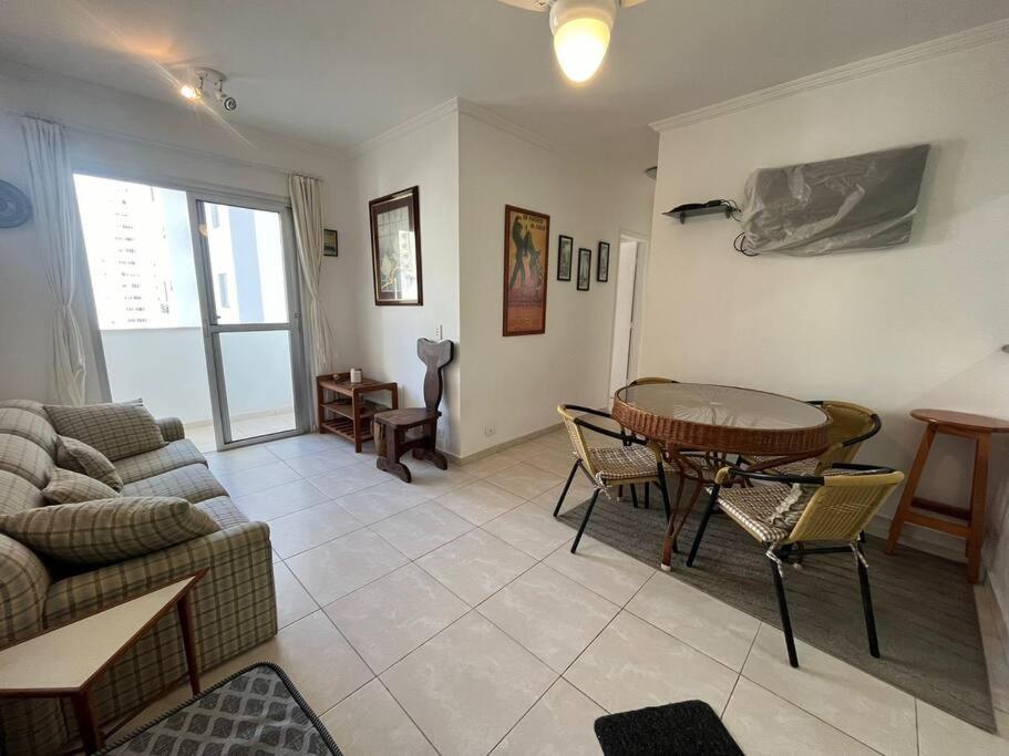 Apartamento na praia de Pitangueiras (Guarujá-SP).
