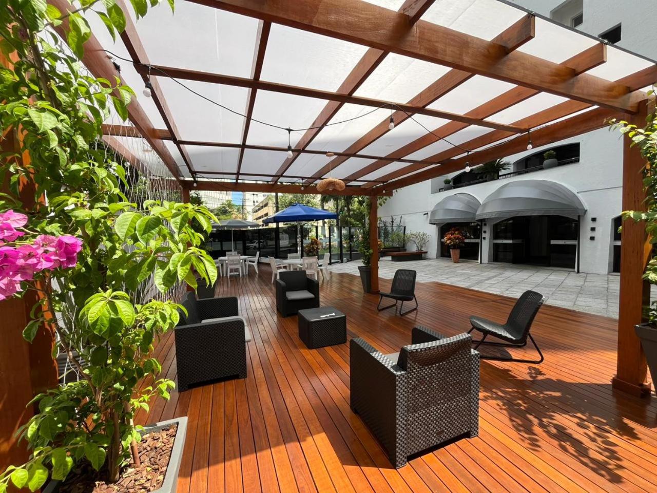 Apartamento na praia de Pitangueiras (Guarujá-SP).