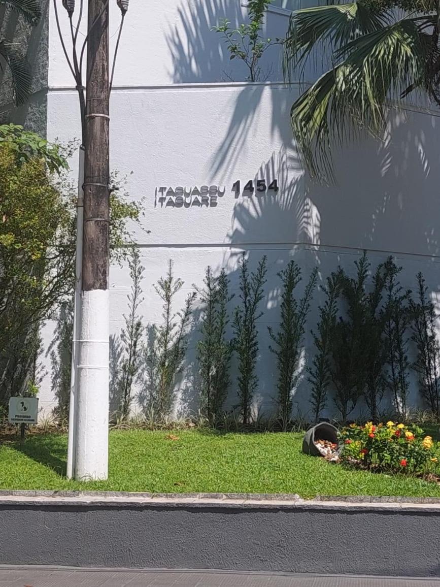 Apartamento na praia de Pitangueiras (Guarujá-SP).