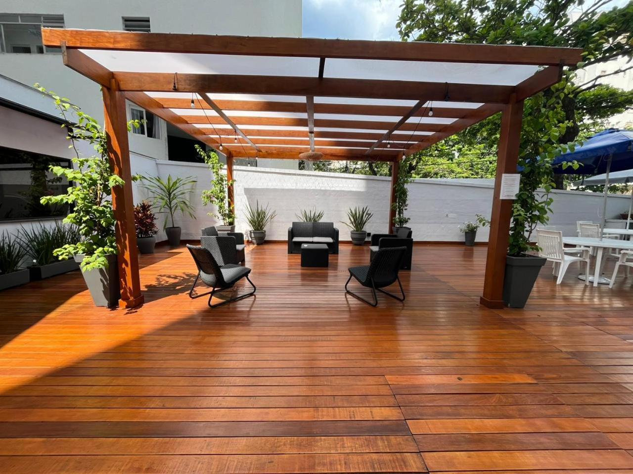 Apartamento na praia de Pitangueiras (Guarujá-SP).