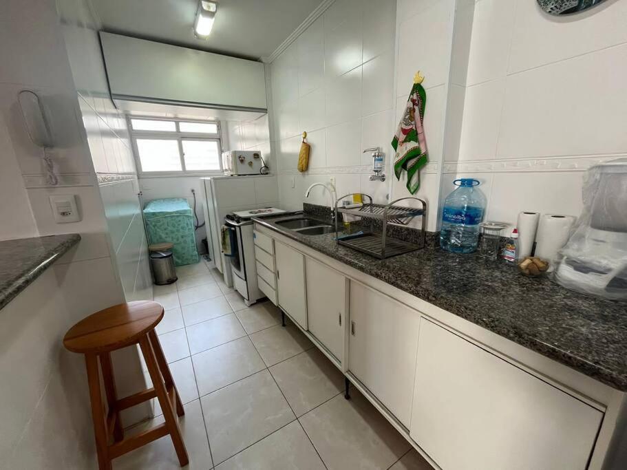 Apartamento na praia de Pitangueiras (Guarujá-SP).