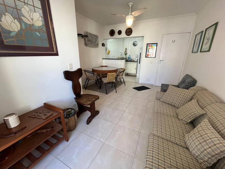 Apartamento na praia de Pitangueiras (Guarujá-SP).