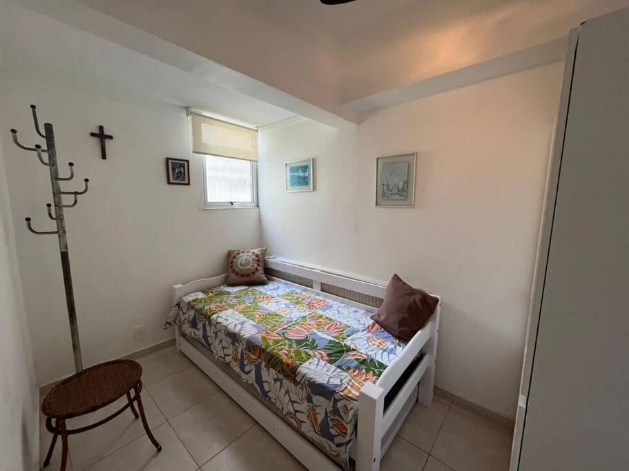 Apartamento na praia de Pitangueiras (Guarujá-SP).