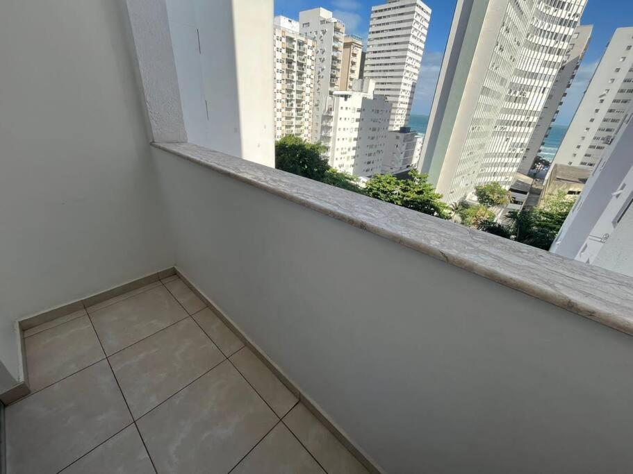 Apartamento na praia de Pitangueiras (Guarujá-SP).