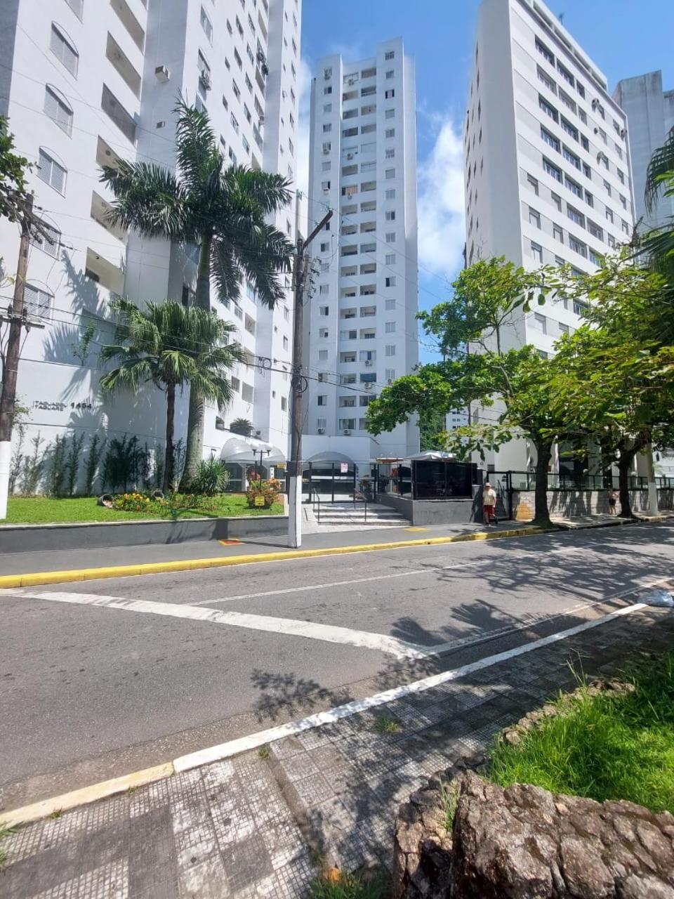 Apartamento na praia de Pitangueiras (Guarujá-SP).