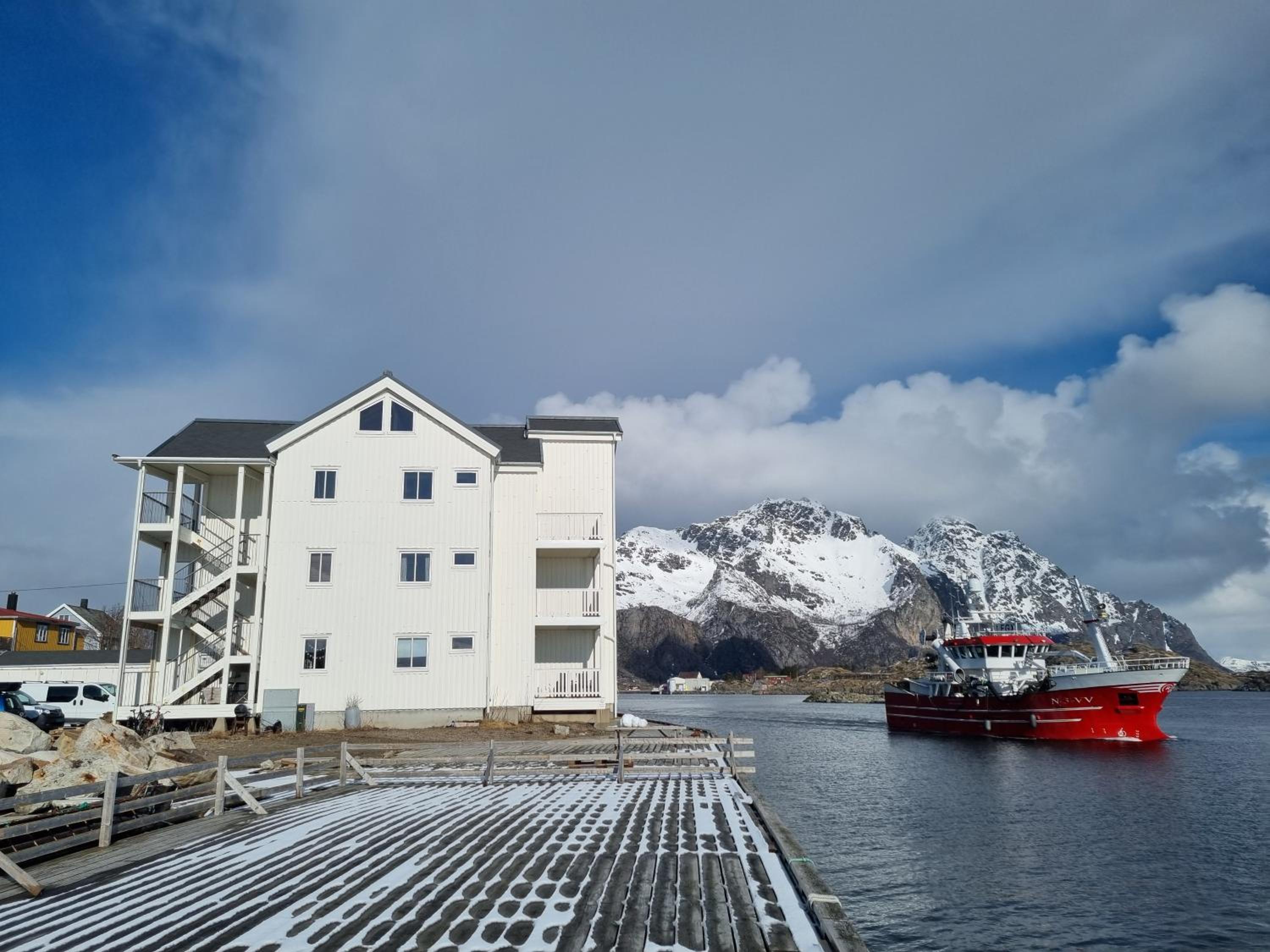 Apartment with fantastic seaview in Henningsvær. view 2