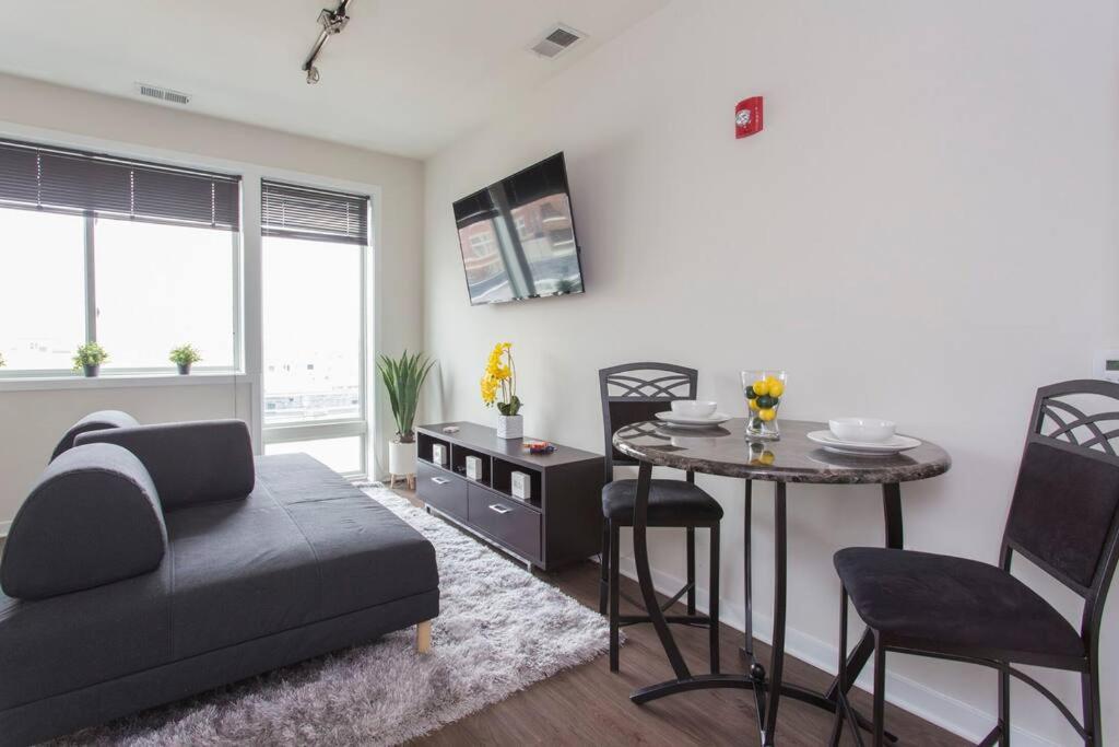 Quaint Studio w/Pool Table/Patio by Italian Market view 3