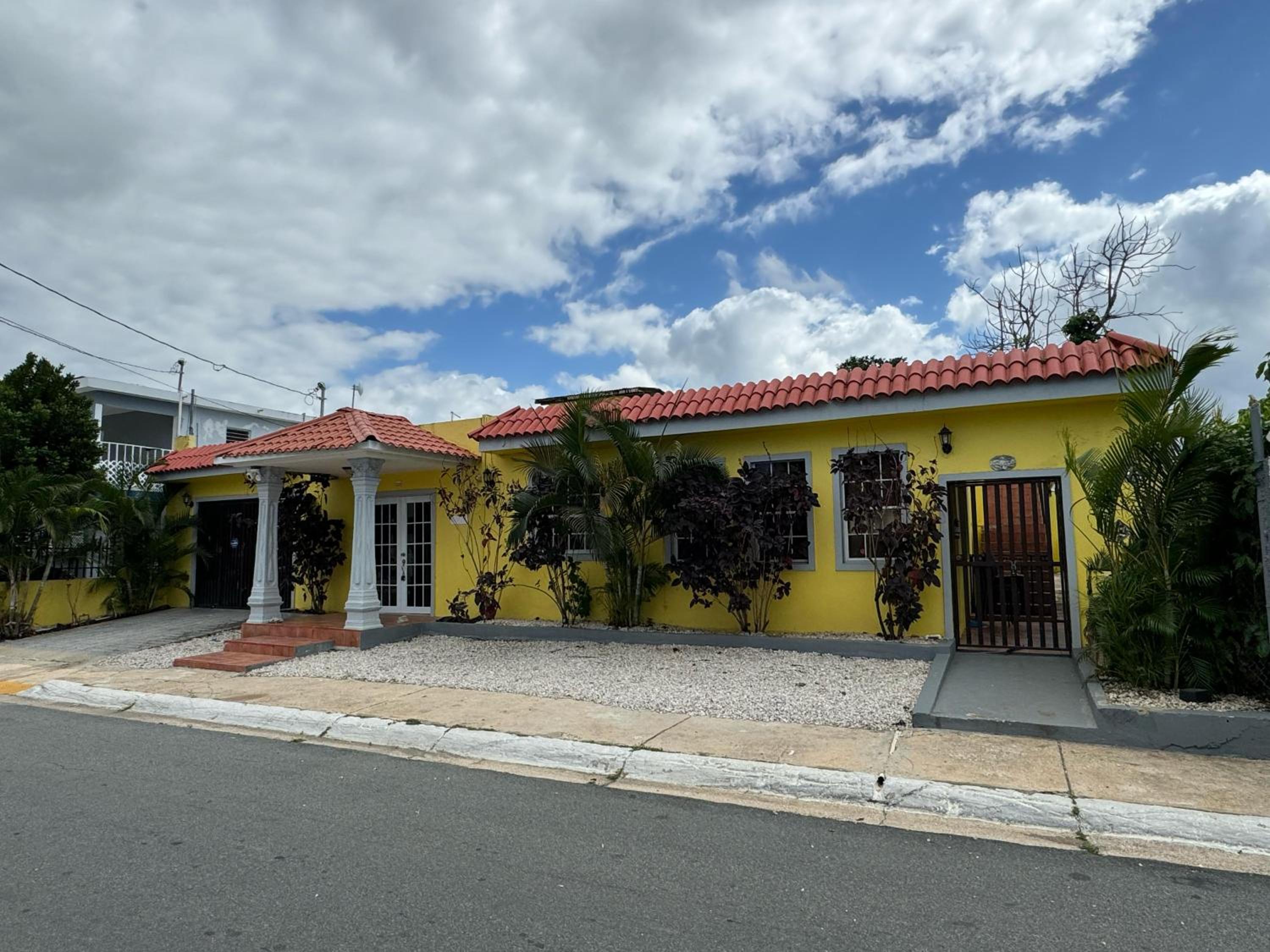 3BR, 1BA Spacious Property in Cataño, Near Bacardí view 5