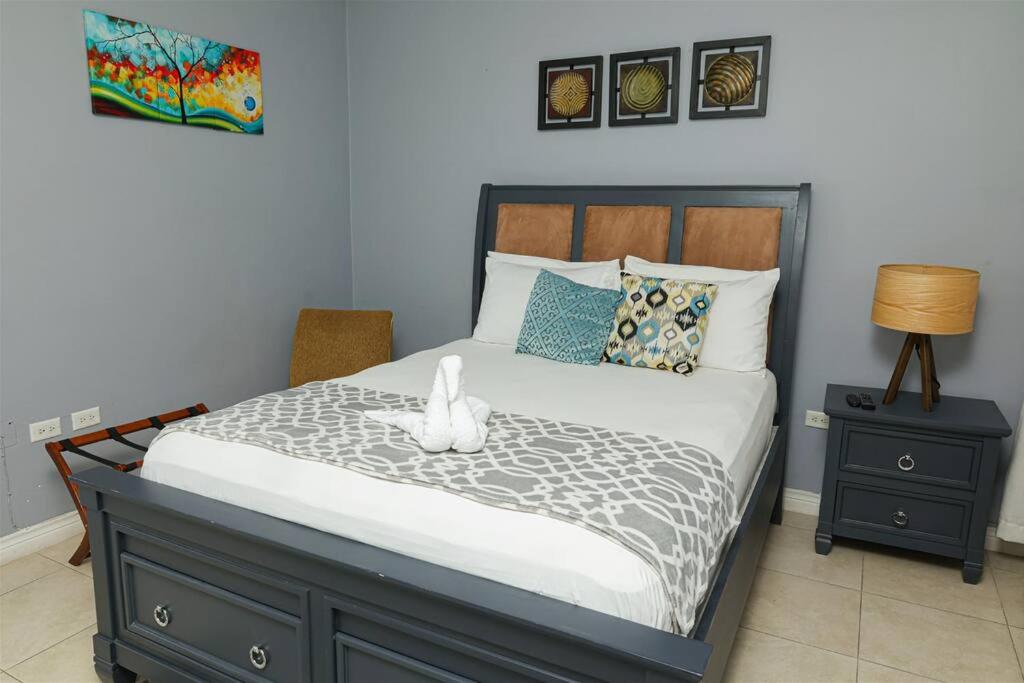 Vacation Rental One Bedroom Apartment in Gated Community with Pool and Gym - Brompton Kingston, Jamaica view 3