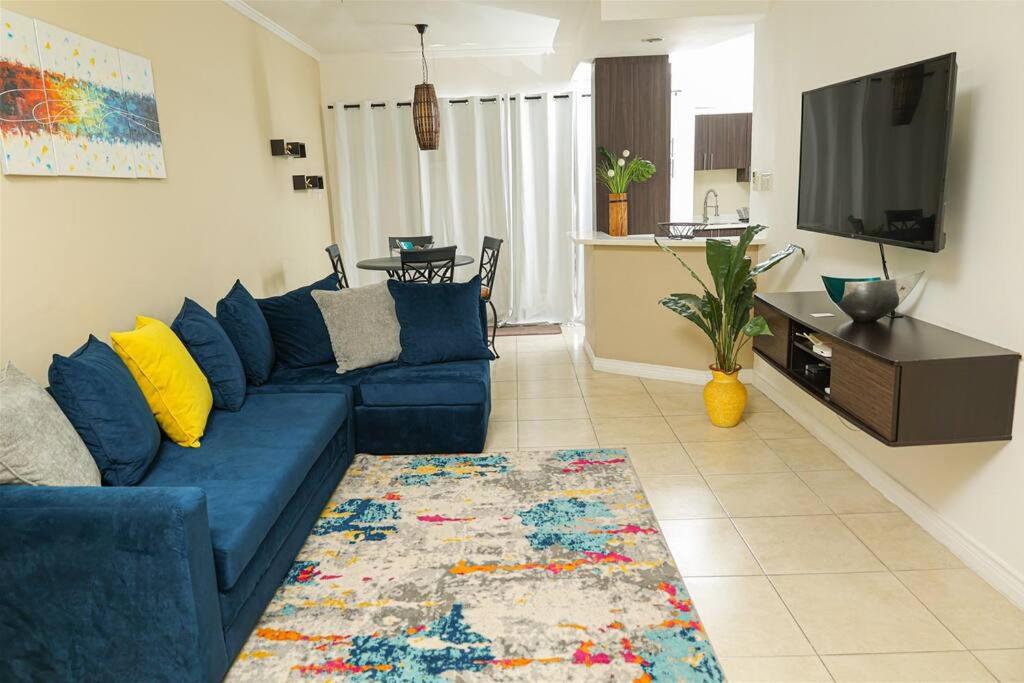 Vacation Rental One Bedroom Apartment in Gated Community with Pool and Gym - Brompton Kingston, Jamaica view 4