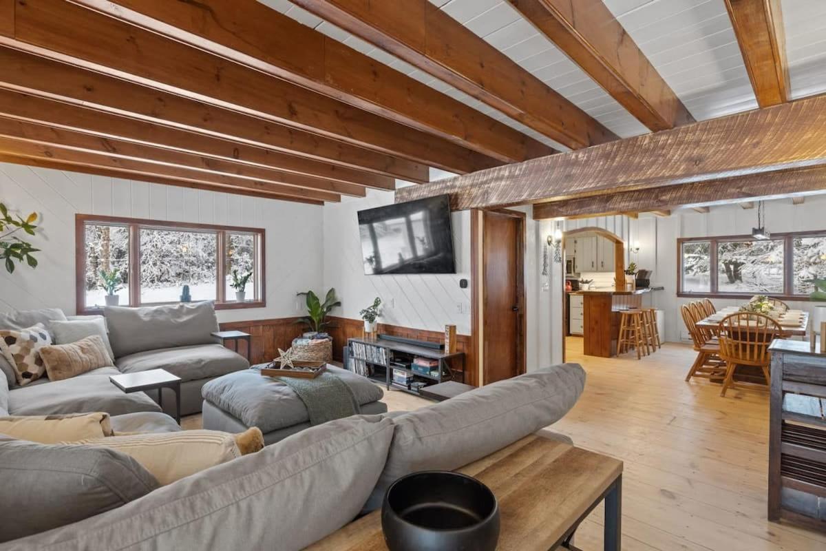 Maple Pine w Hot Tub Pool Table 3min to Mount Snow view 5