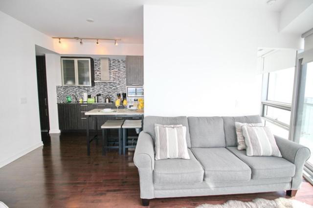 Presidential 2+1BR Condo, Entertainment District (Downtown) w/ CN Tower View, Balcony, Pool & Hot Tub