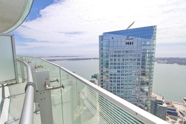 Presidential 2+1BR Condo, Entertainment District (Downtown) w/ CN Tower View, Balcony, Pool & Hot Tub
