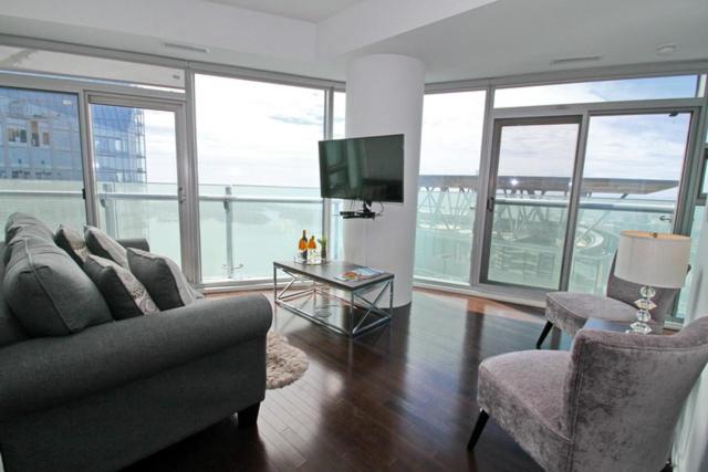 Presidential 2+1BR Condo, Entertainment District (Downtown) w/ CN Tower View, Balcony, Pool & Hot Tub