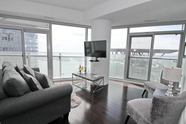 Presidential 2+1BR Condo, Entertainment District (Downtown) w/ CN Tower View, Balcony, Pool & Hot Tub