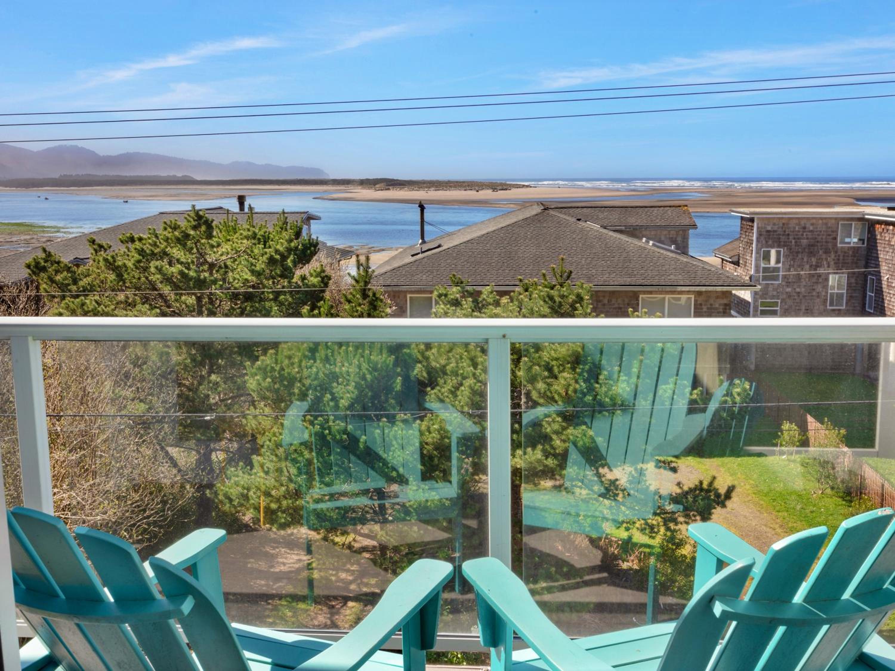 Shoreline Solace: Ocean View Townhouse Tillamook view 3