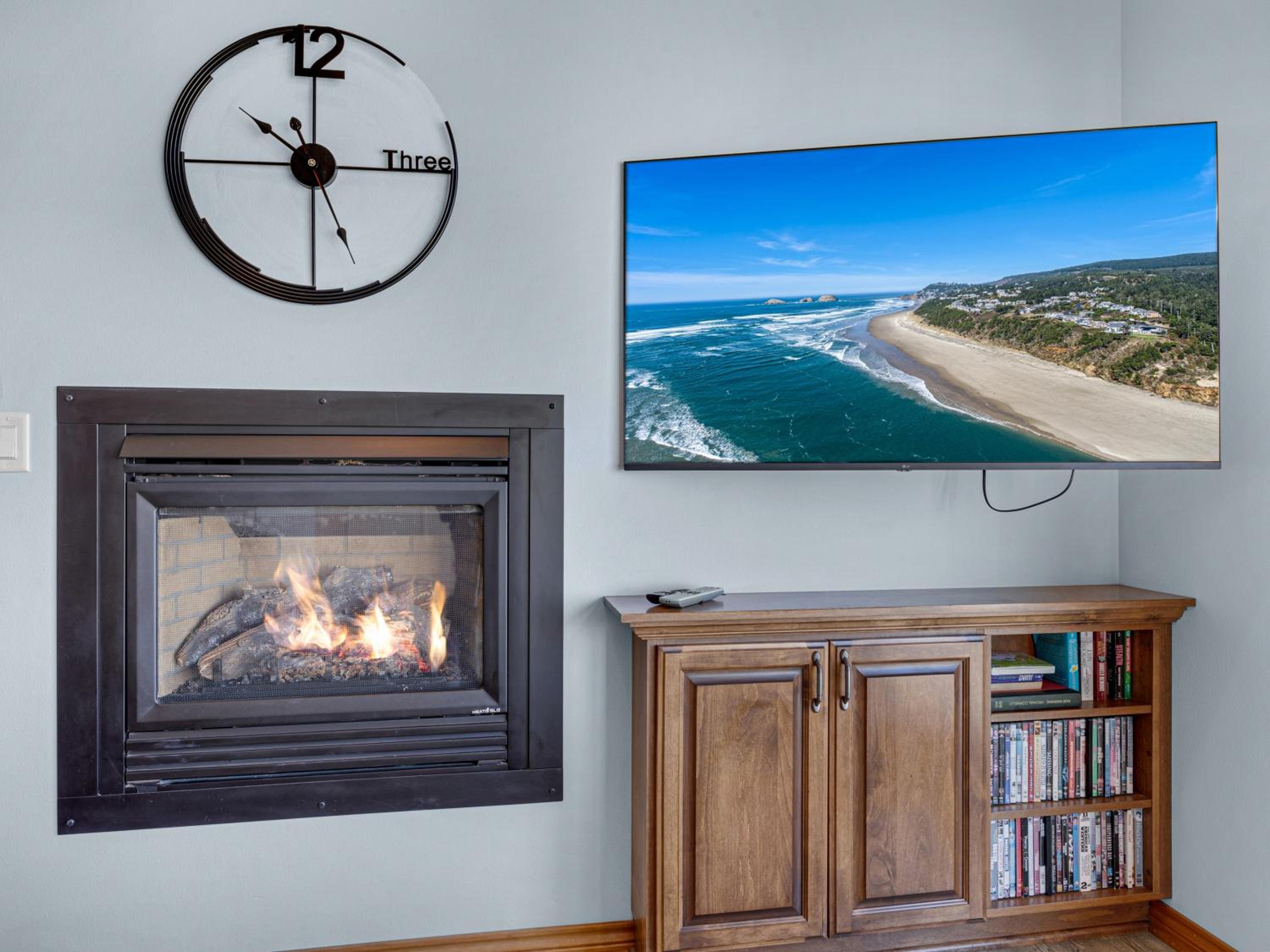 Shoreline Solace: Ocean View Townhouse Tillamook view 5
