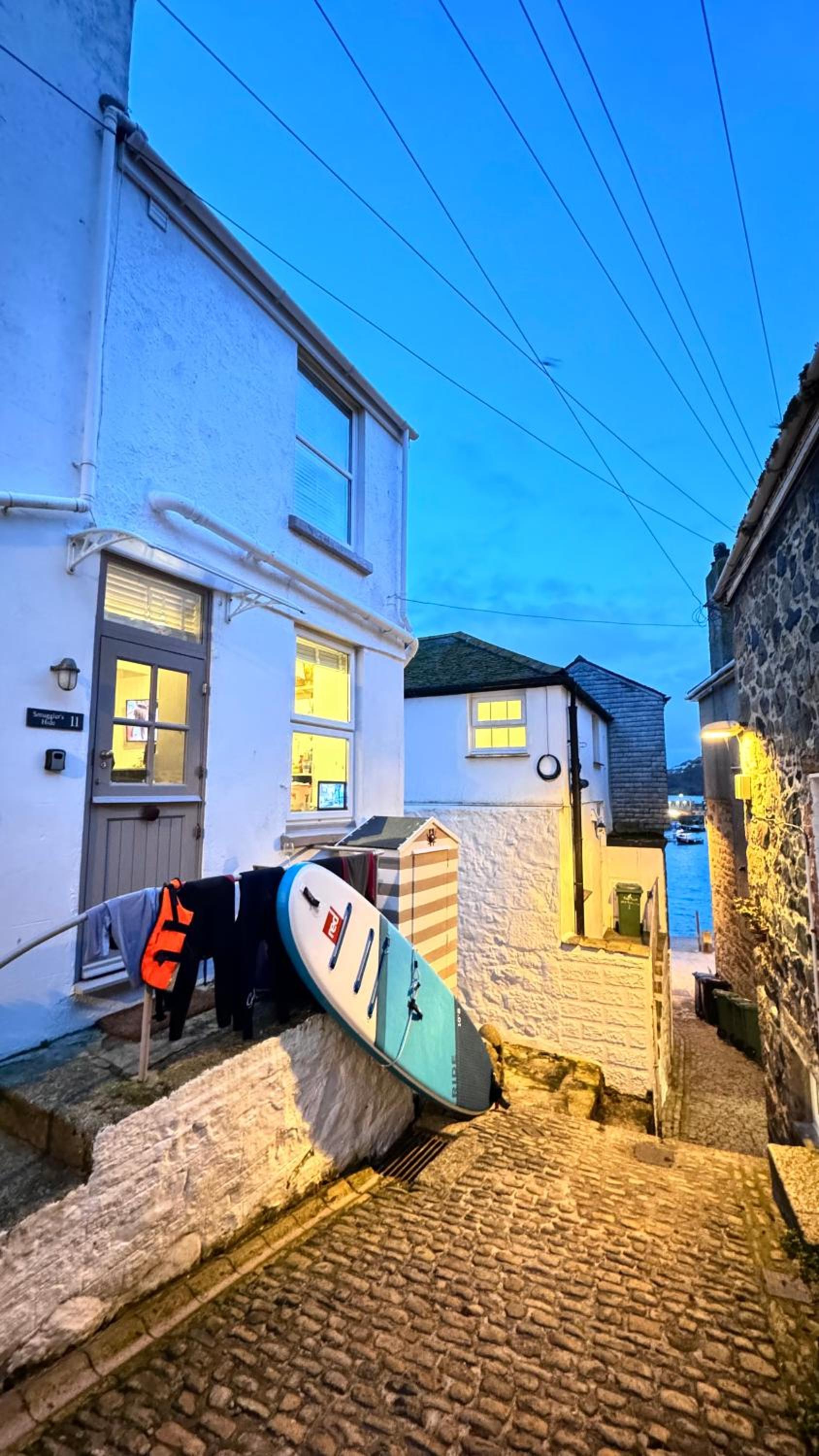 SMUGGLERS HIDE COTTAGE and separate but connecting SMUGGLERS CABIN - - In a beautifully renovated fishermans cottage - - HARBOUR VIEWS - - BEACH only 10 me, photo 43