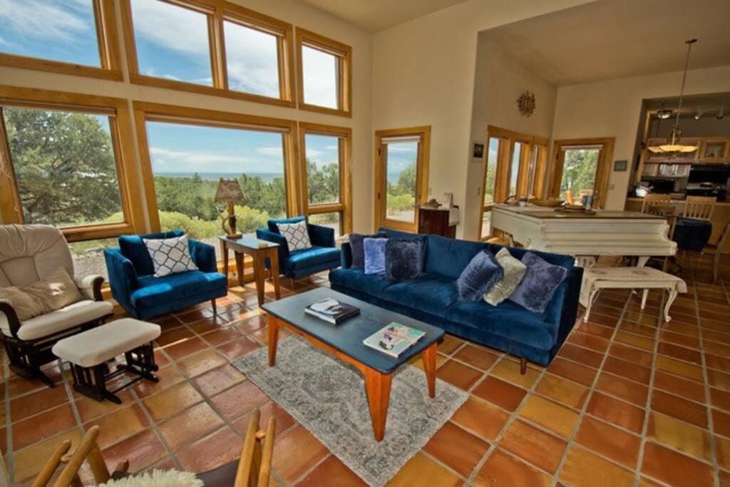 Lovely Home in Crestone (Great Views!)