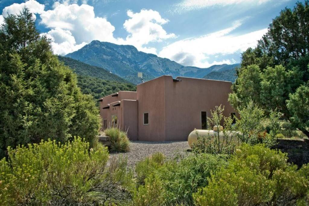 Lovely Home in Crestone (Great Views!)