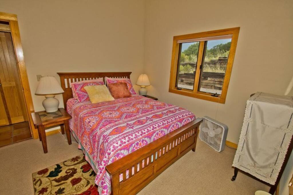 Lovely Home in Crestone (Great Views!)