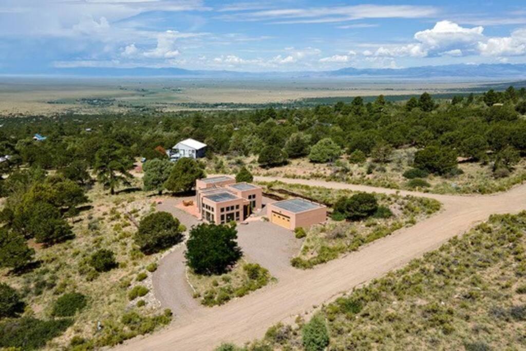 Lovely Home in Crestone (Great Views!)