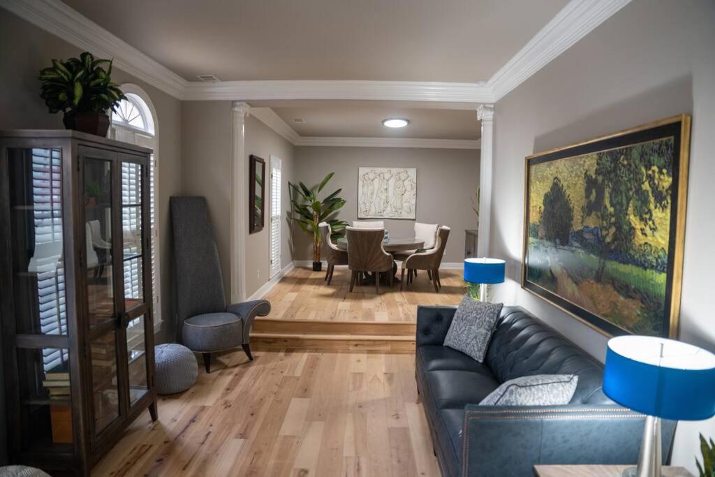 Lakefront Retreat w/ Guest House