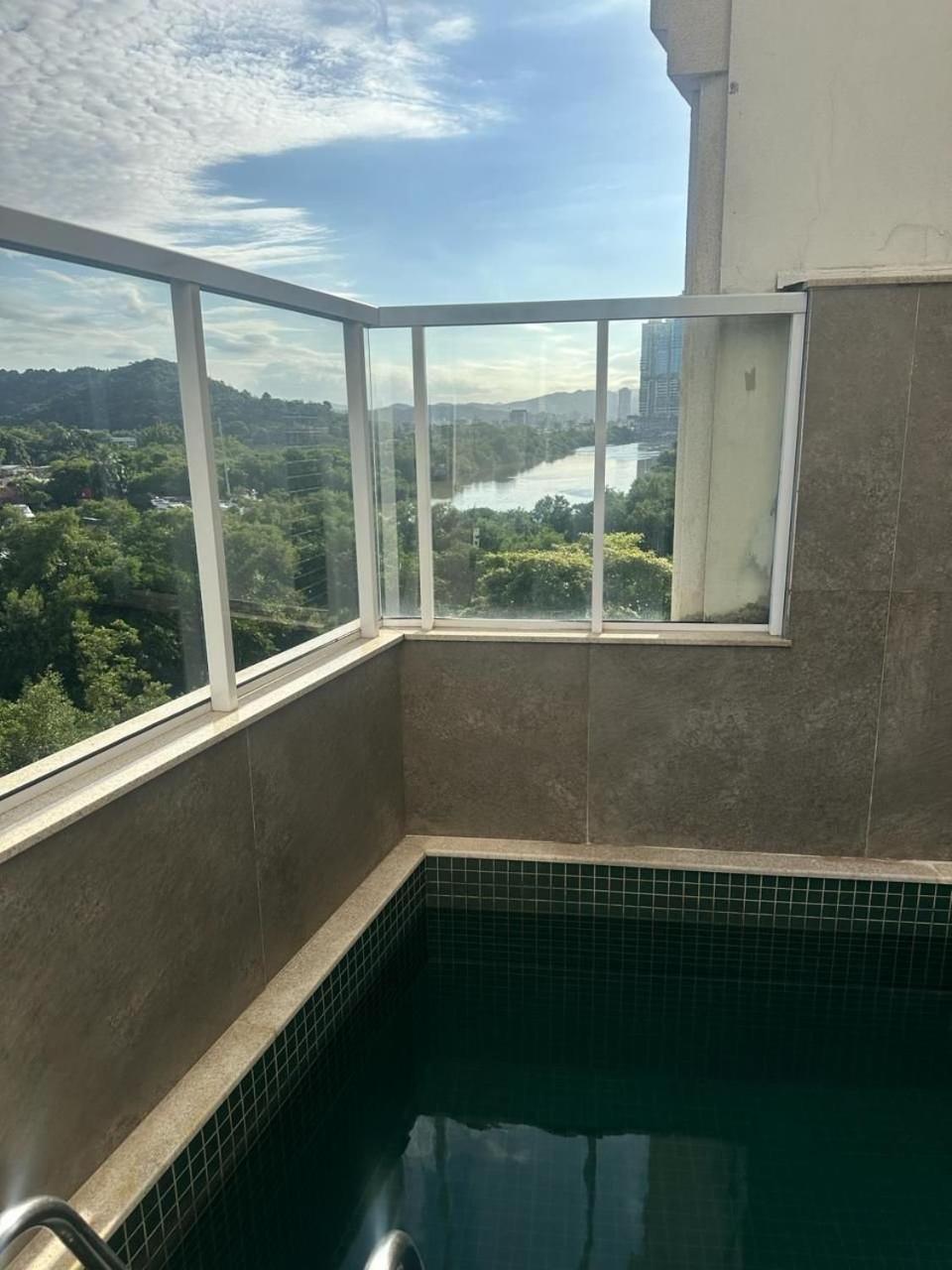 Encantador! 3 Suítes, Vista, Finamente Mobiliado