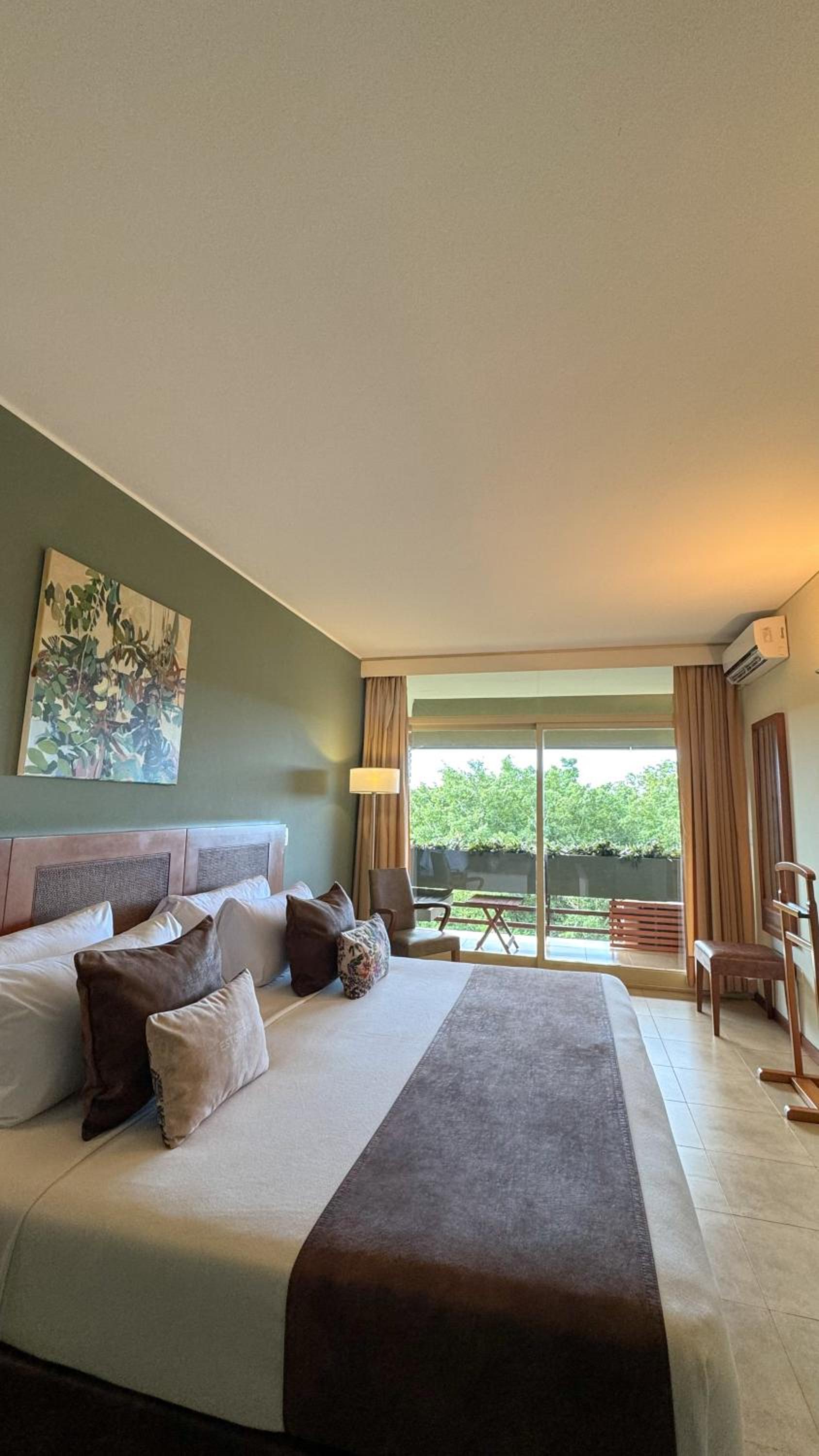 Hotel Raices Esturion
