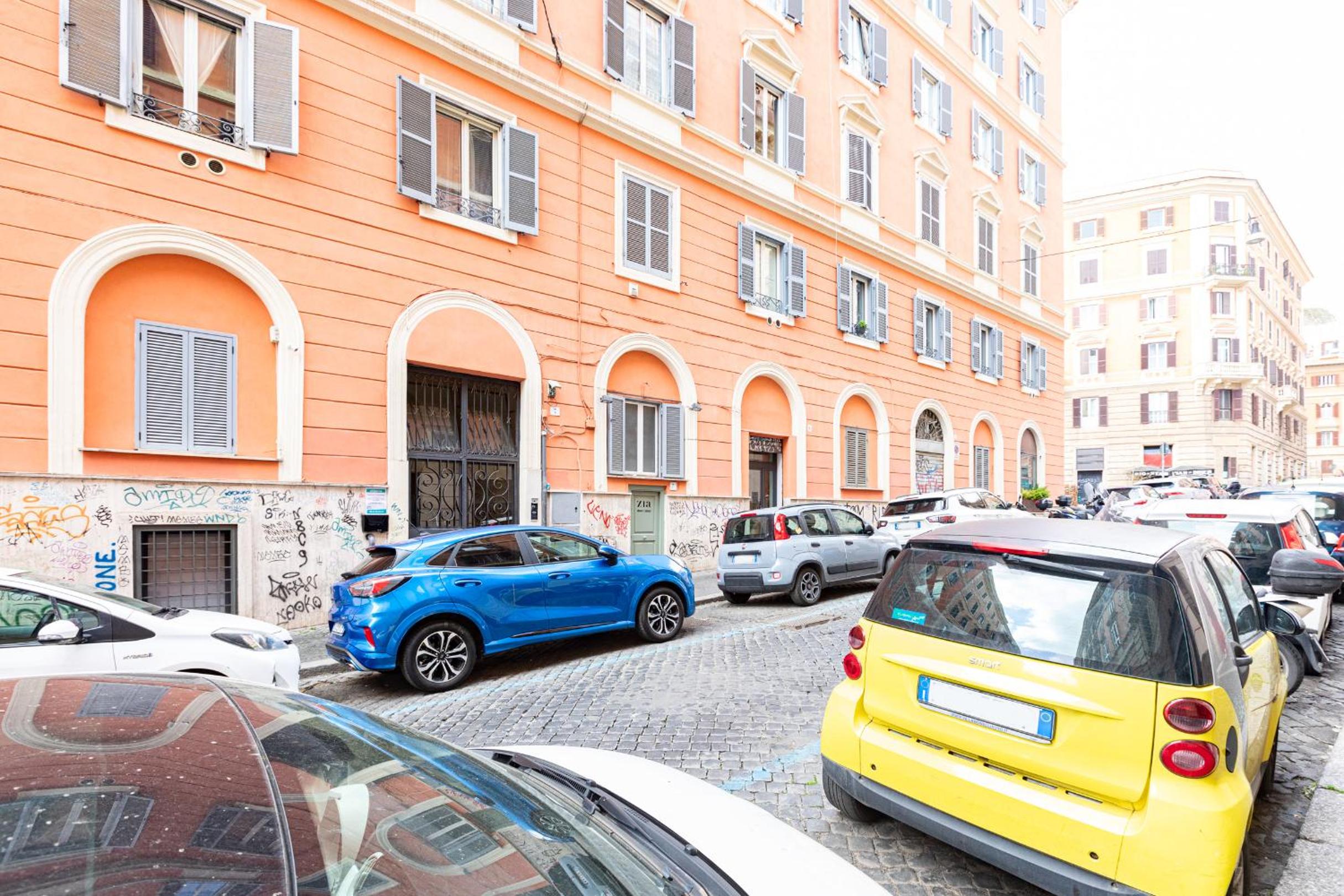 Trastevere Exclusive Three Bedroom Apartment