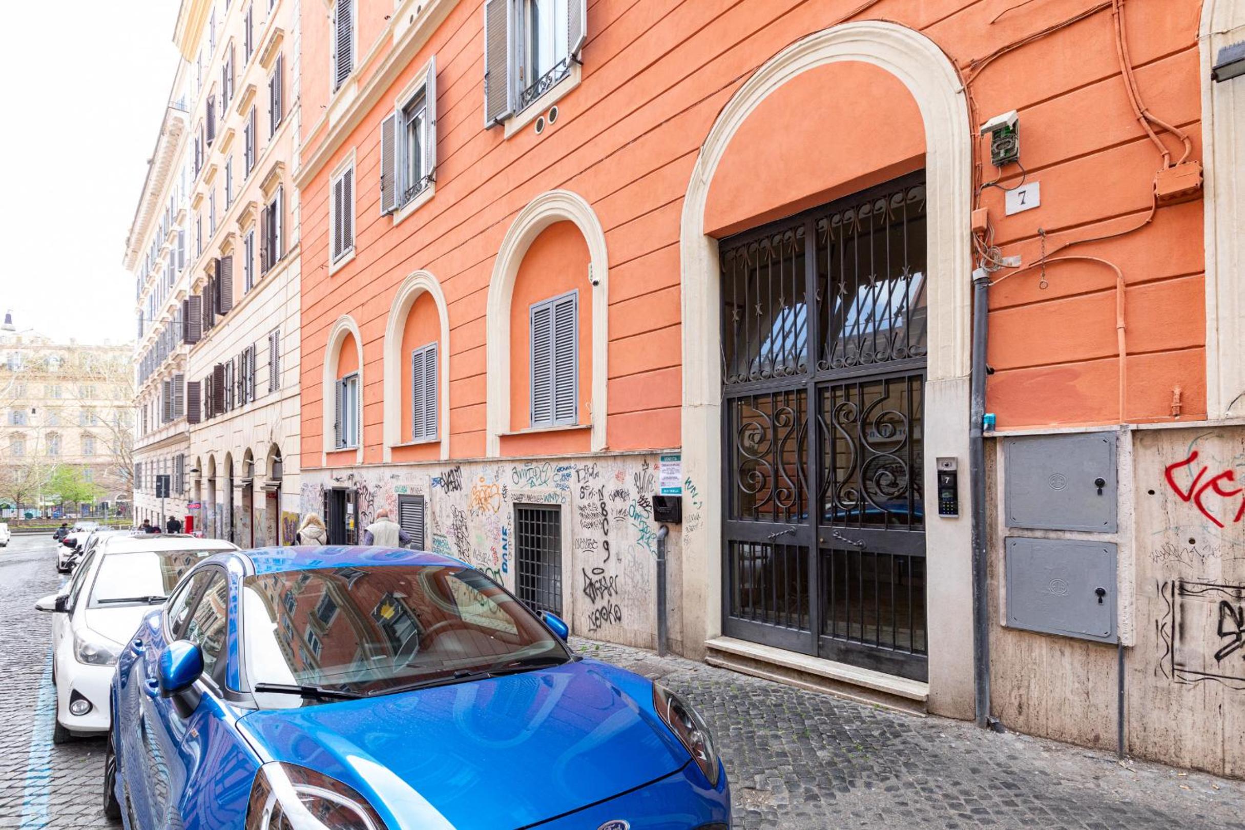 Trastevere Exclusive Three Bedroom Apartment