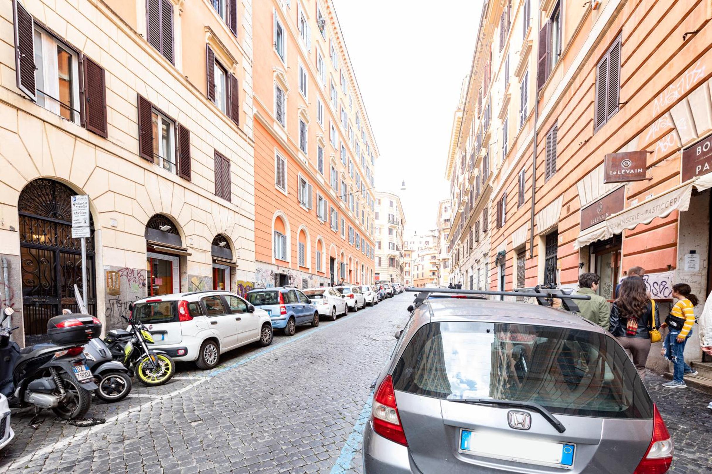 Trastevere Exclusive Three Bedroom Apartment