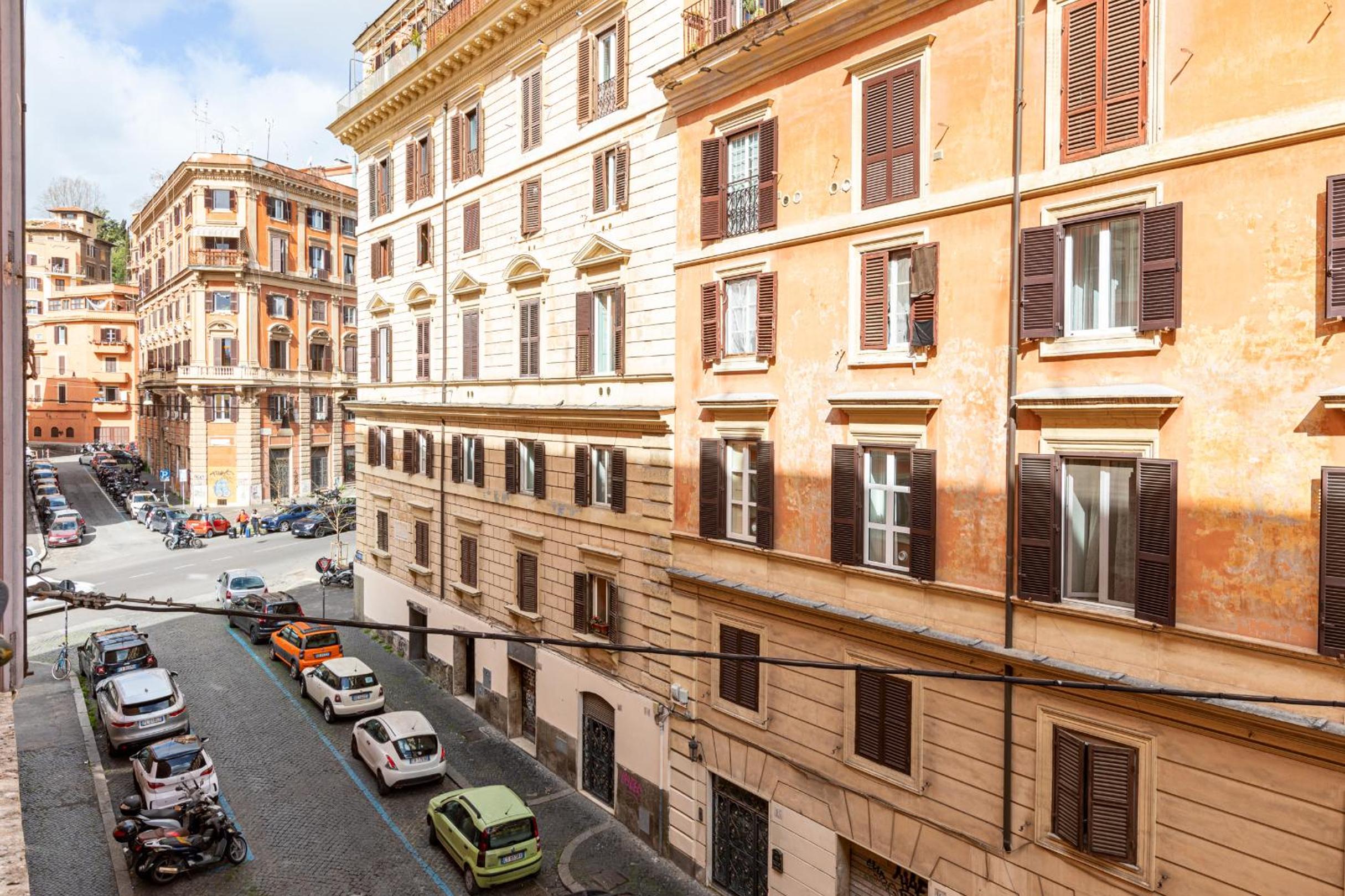 Trastevere Exclusive Three Bedroom Apartment