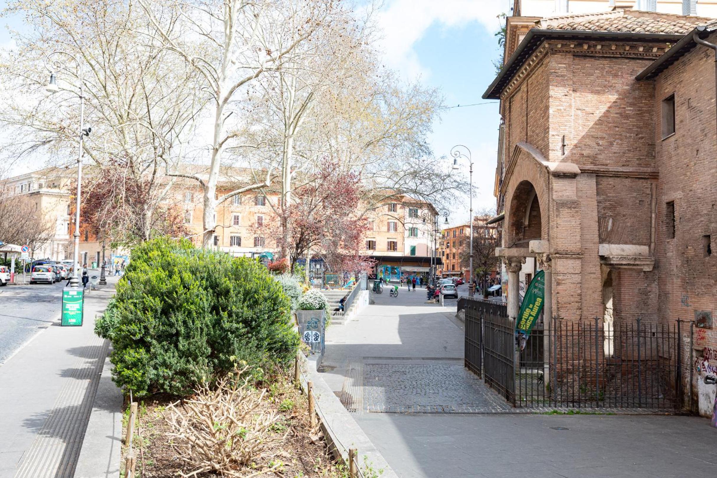 Trastevere Exclusive Three Bedroom Apartment
