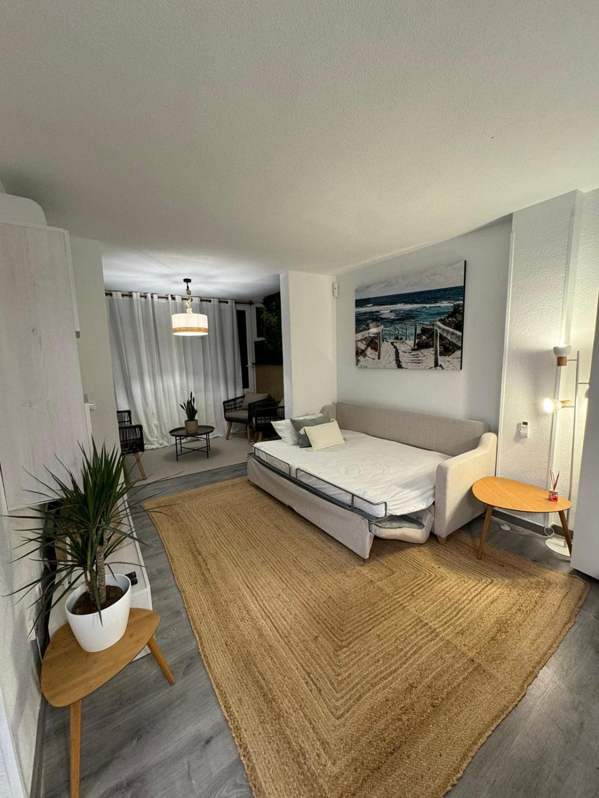 Stylish Seaview Apartment