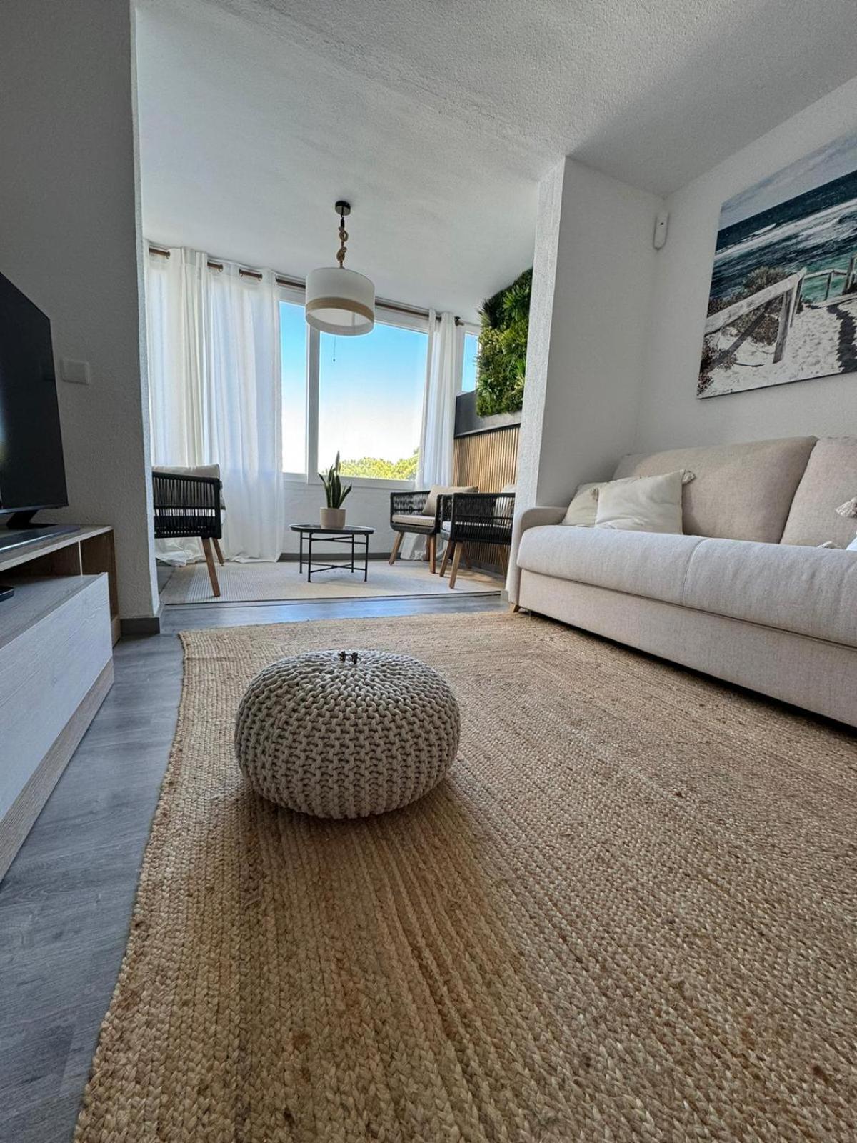 Stylish Seaview Apartment