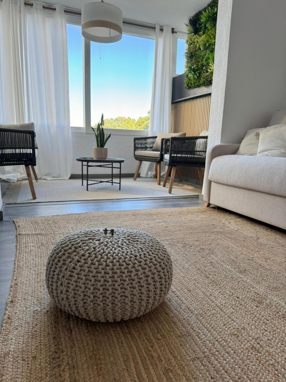 Stylish Seaview Apartment