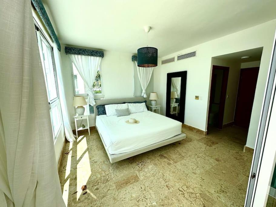 Gourgeous 2 bedroom Beach Apt Playa Nueva Romana view 2