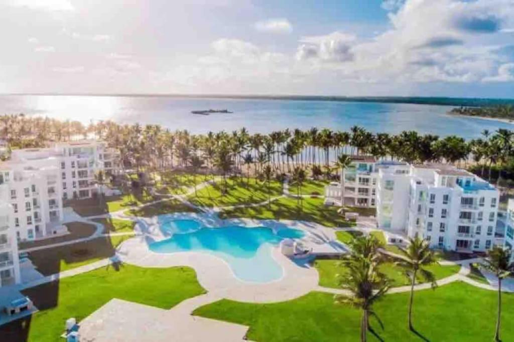 Gourgeous 2 bedroom Beach Apt Playa Nueva Romana view 4