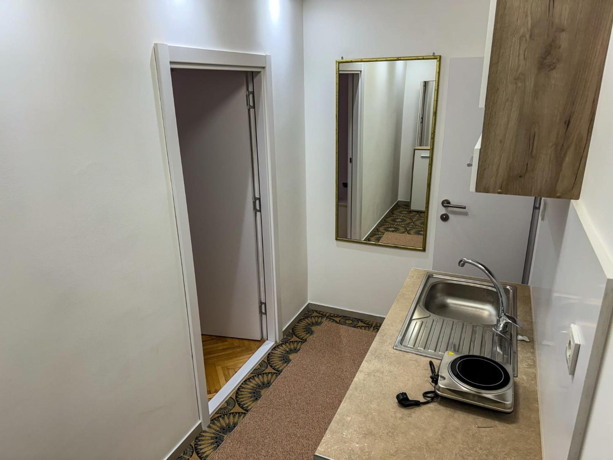 Mirror Apartment