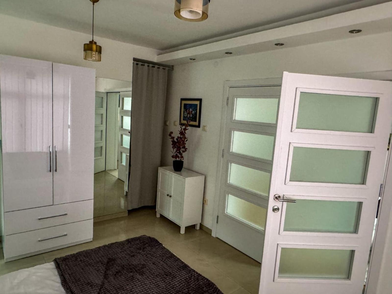 Mirror Apartment