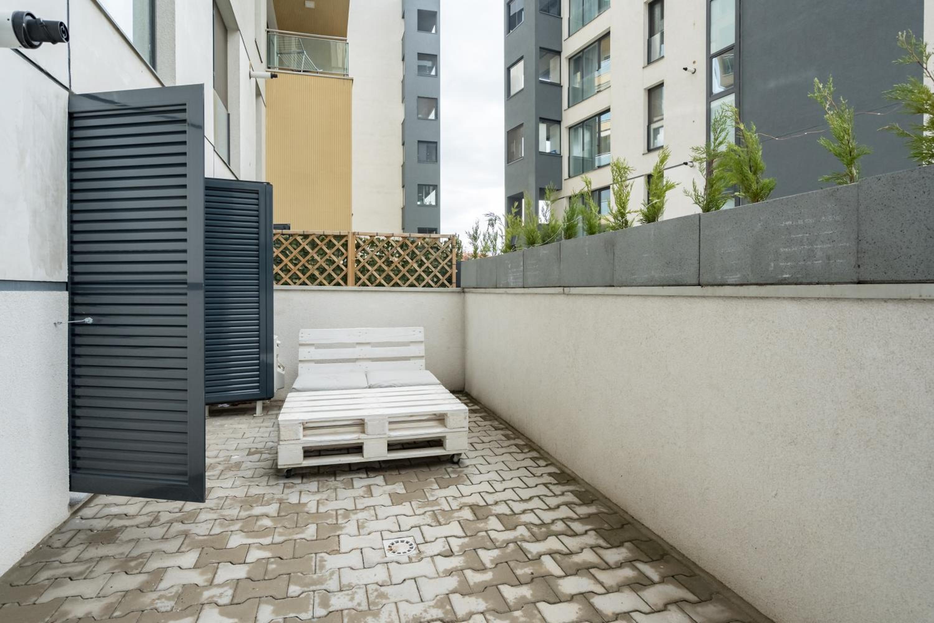 Papini's Modern Apartment in Aviatiei - Large Sunny Terrace view 4