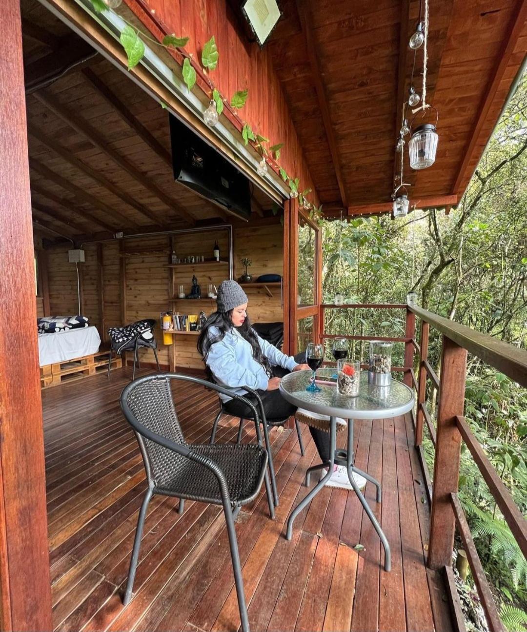 Cabaña en Medio del Bosque con Jacuzzi - Santa Elena