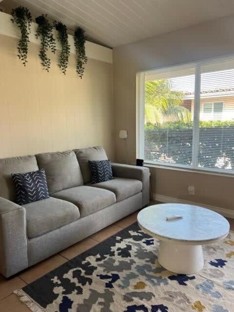 Downtown Apartment by the Beach view 5