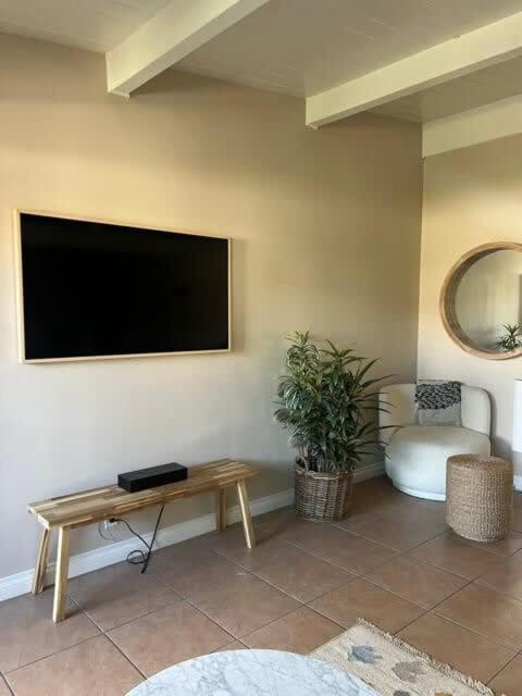 Downtown Apartment by the Beach view 3