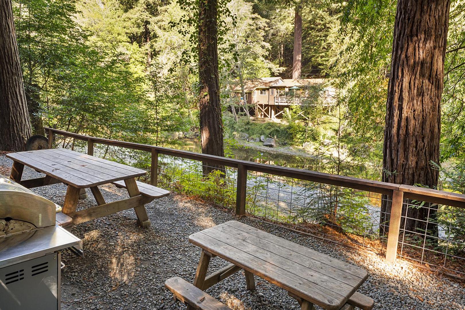 Creekside Lodge