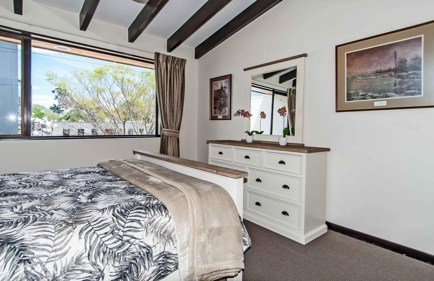 Prime Location Handy CBD& Restaurants view 2