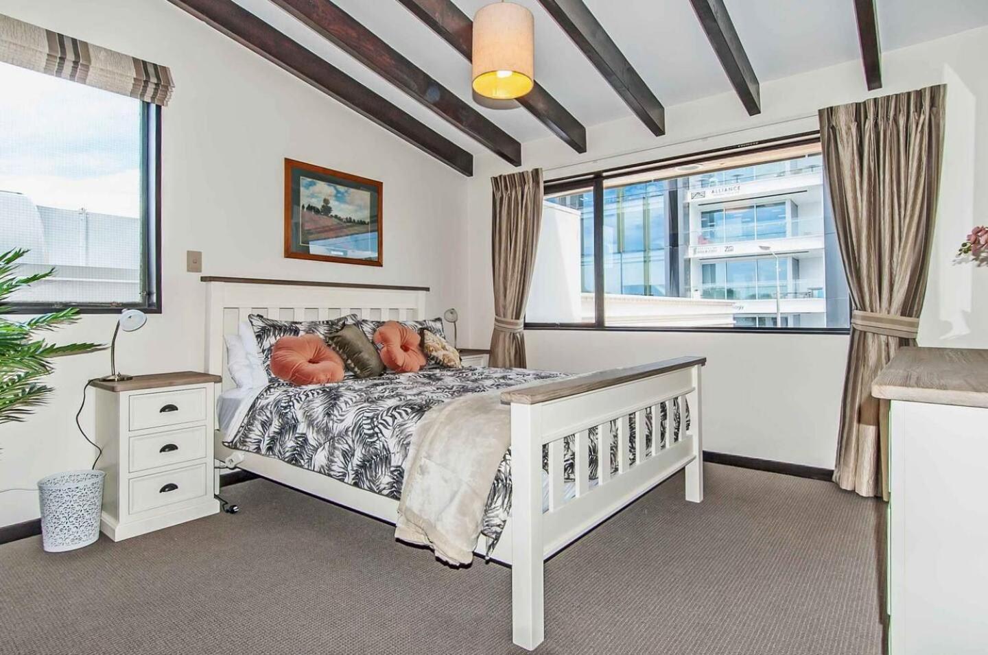 Prime Location Handy CBD& Restaurants view 4
