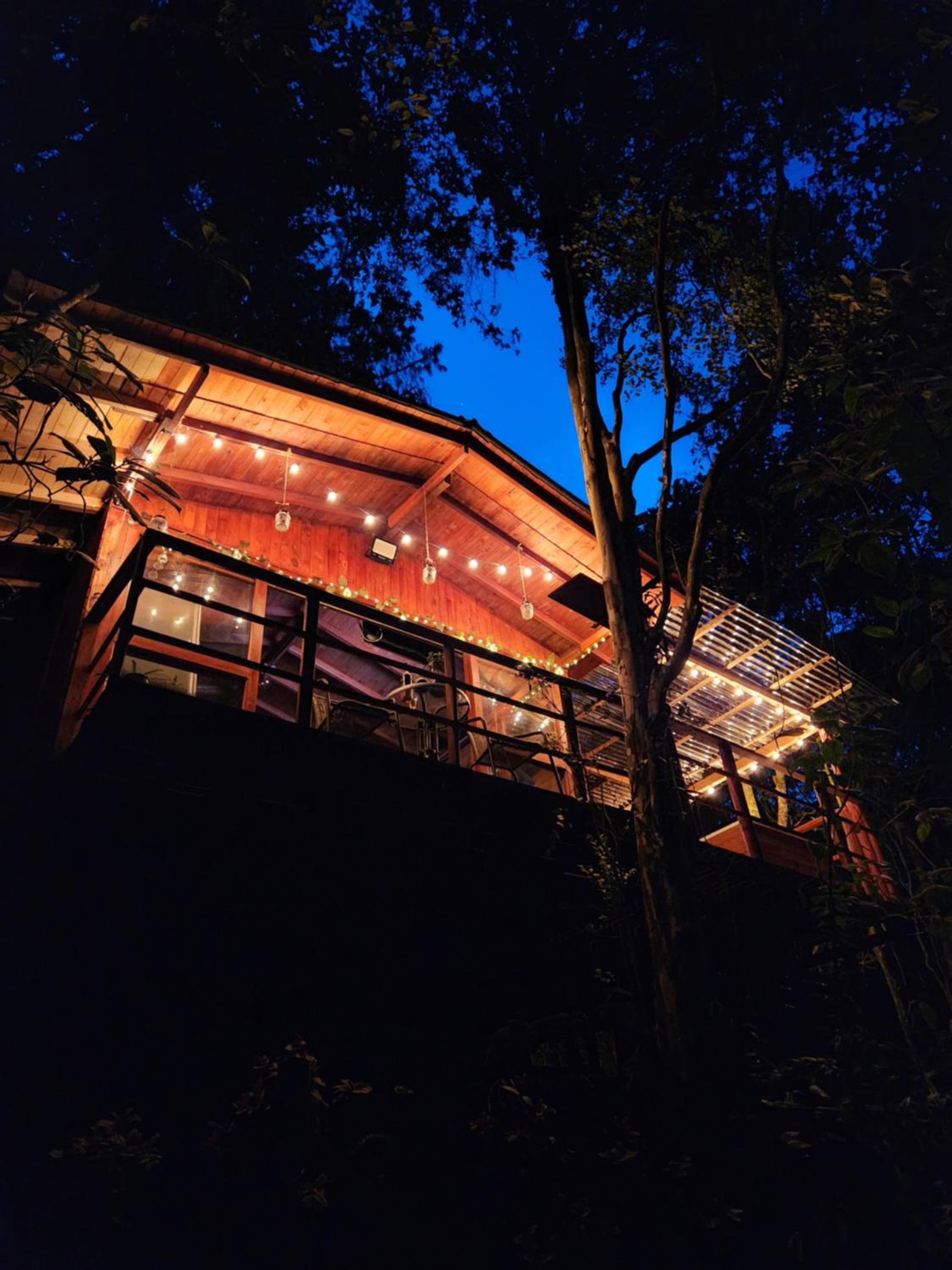 Cabaña en Medio del Bosque con Jacuzzi - Santa Elena