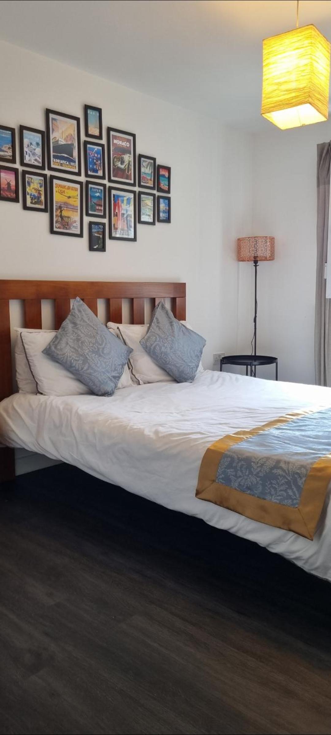 Spacious London apartment 5 min walk to Leytonstone Underground Station and 5 stops to zone 1